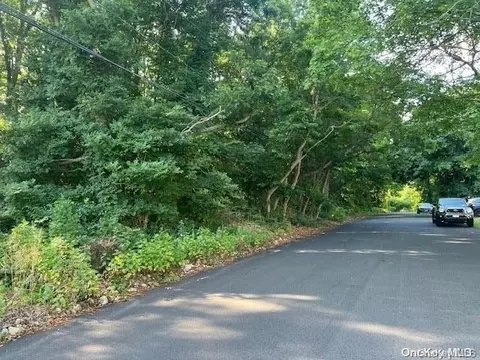 Avenue C, Islip, NY 11779