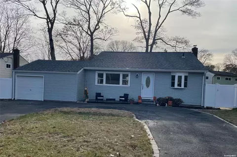 82 Terry Rd, Sayville, NY 11782