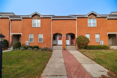 46 Greenmeadow Dr #2, Babylon, NY 11702
