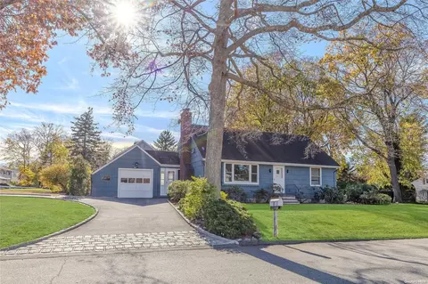 3 Severin Pl, Huntington, NY 11743