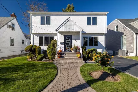50 Hollywood Ave, Lynbrook, NY 11563