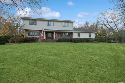 6 Terrace Ln, Smithtown, NY 11787