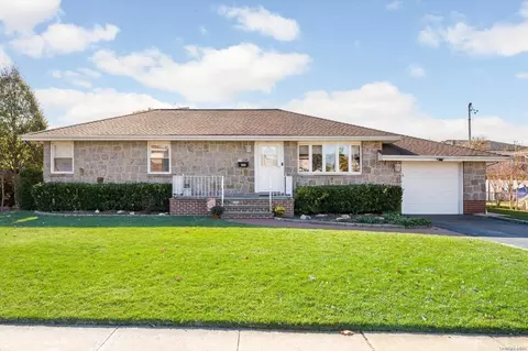 202 N Chestnut St, Massapequa, NY 11758