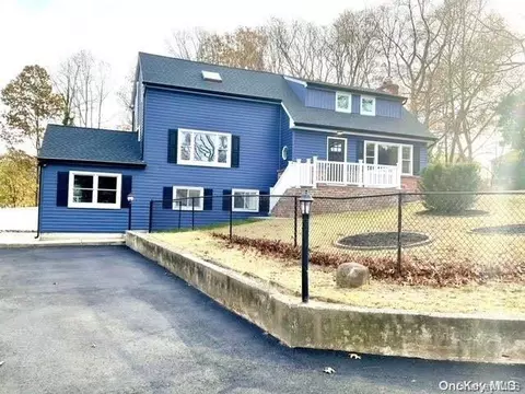 41 Juniper Rd, Kings Park, NY 11754