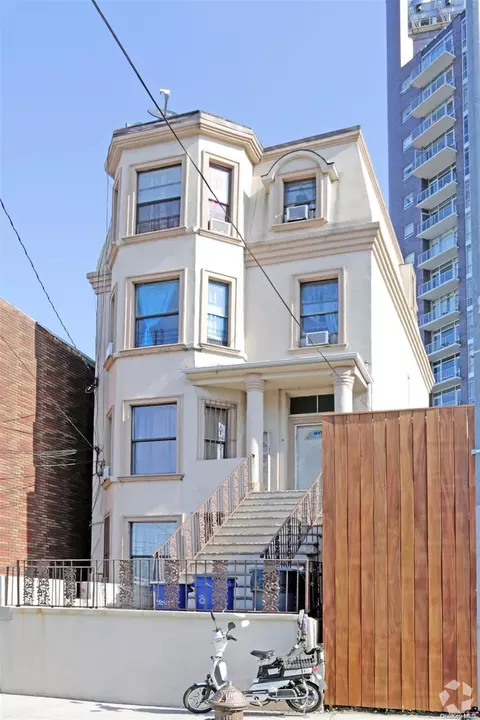 11-27 31st Dr, New York, NY 11106