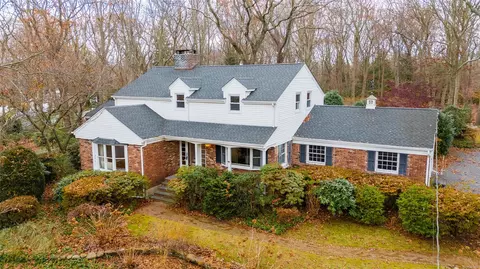 7 Captain Richards Ln, Northport, NY 11768