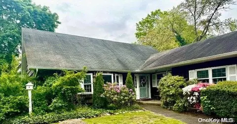 59 W Shore Rd, Oakdale, NY 11769