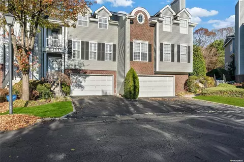 23 Paddington Cir #23, Smithtown, NY 11787