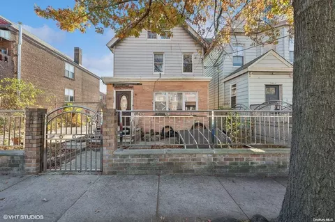 2866 Middletown Rd, New York, NY 10461