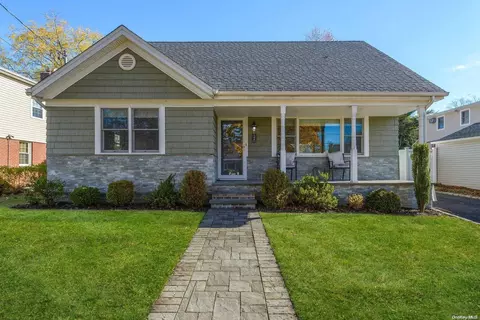 144 Kensington Rd S, Garden City, NY 11530