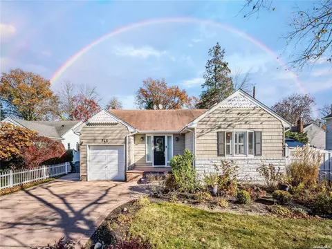 745 Cynthia Dr, East Meadow, NY 11554