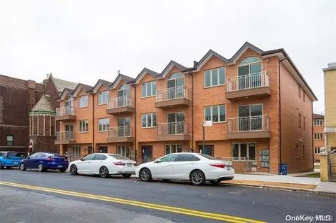 39-54 58th St, Woodside, NY 11377