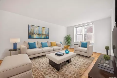 50-22 40th St #2H, New York, NY 11104
