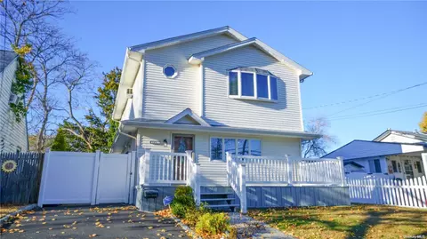 103 Tremont Rd, Lindenhurst, NY 11757