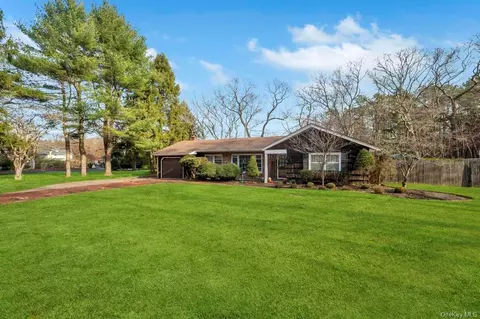 11 Dryden Ave, Coram, NY 11727