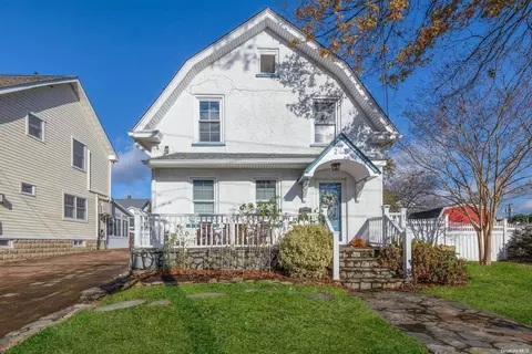 245 Lewis Ave, North Hempstead, NY 11590