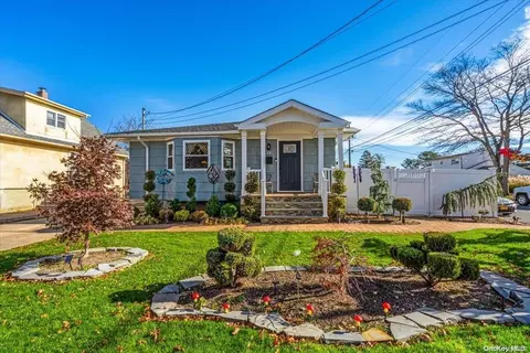 23 Sherbrooke Rd, West Babylon, NY 11704