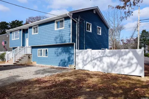 609 Centerwood St, West Babylon, NY 11704