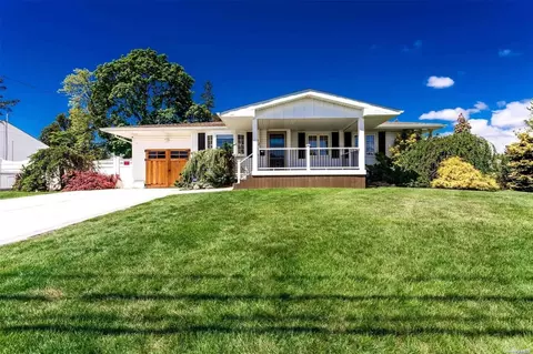 282 E 3rd St, Deer Park, NY 11729