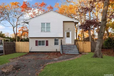 57 2nd St, Ronkonkoma, NY 11779