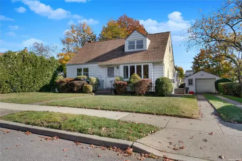 417 Jefferson St, Franklin Square, NY 11010