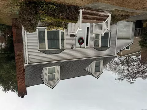 77 Floyd Pl, East Norwich, NY 11732
