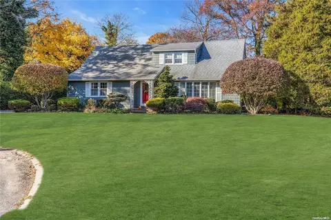 242 Shadybrook Ln, West Islip, NY 11795