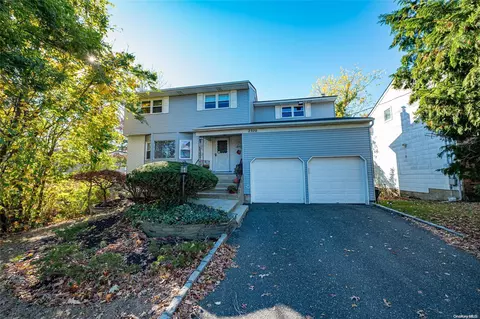 2370 Camp Ave, Merrick, NY 11566