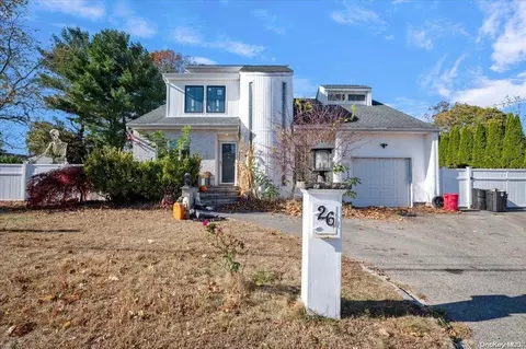 26 Cedar Rd, Kings Park, NY 11754
