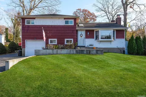 195 East Dr, Massapequa, NY 11758