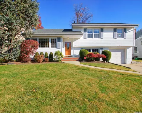 169 Weyford Ter, Garden City, NY 11530