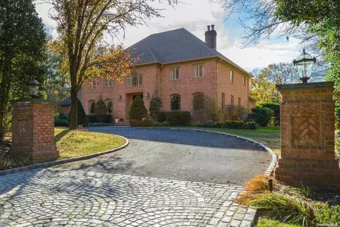 1 Hickory Dr, Glen Head, NY 11545