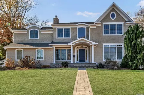 140 Melbury Rd, Babylon, NY 11702