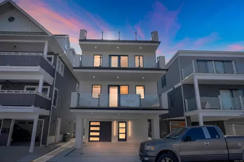 80 Illinois Ave, Long Beach, NY 11561