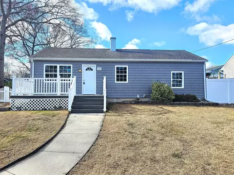 132 Pleasure Ave, Ronkonkoma, NY 11779
