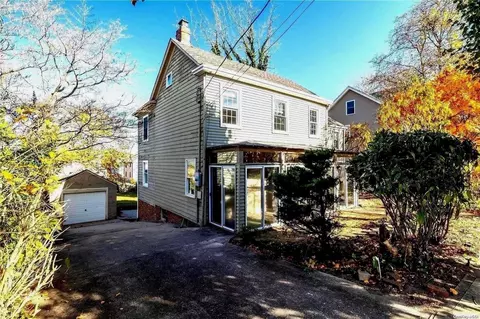 32 Orchard St, Oyster Bay, NY 11771