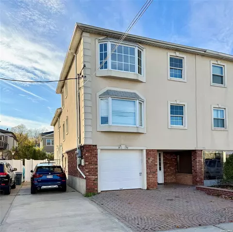 15-74 208th Pl, New York, NY 11360