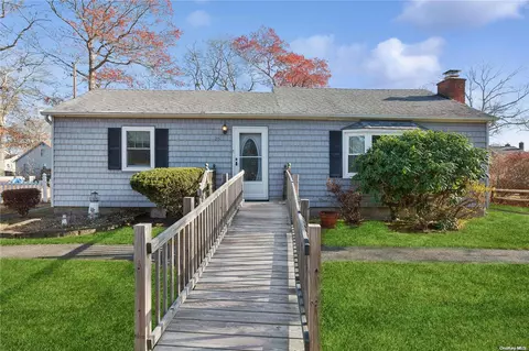 215 Dahlia Dr, Mastic Beach, NY 11951