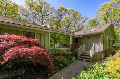 10 Polly Pl, Huntington, NY 11743