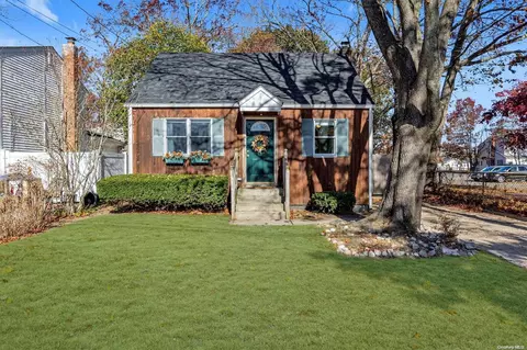 39 12th St, Ronkonkoma, NY 11779