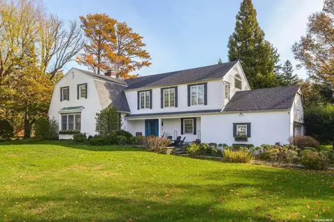 4 September Ln, Glen Cove, NY 11542