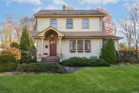 1325 Potter Blvd, Bay Shore, NY 11706