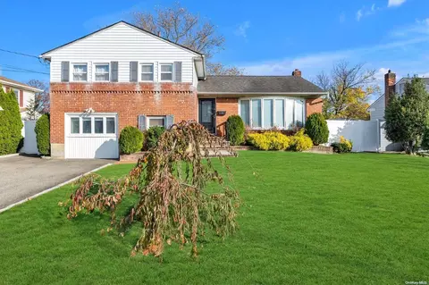 7 Liberty Ave, Hicksville, NY 11801