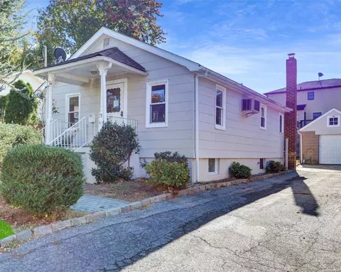 71 Clement St, Glen Cove, NY 11542