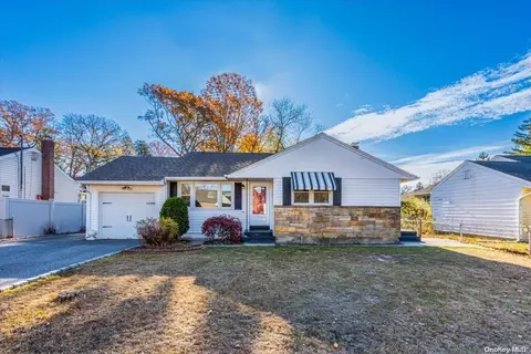 73 Vondran St, Huntington Station, NY 11746