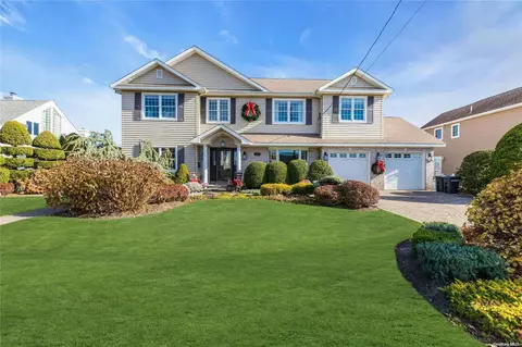 41 Lighthouse Rd, Babylon, NY 11702