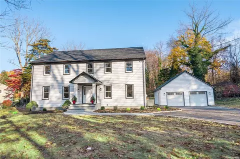 50 Connelly Rd, Huntington, NY 11743