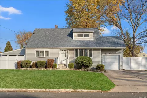 127 Chapel Hill Dr, Brentwood, NY 11717