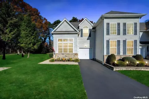 23 Grand Cyn #23, Bohemia, NY 11716