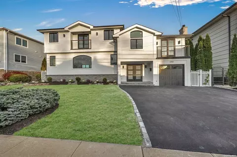 2250 Legion St, Bellmore, NY 11710